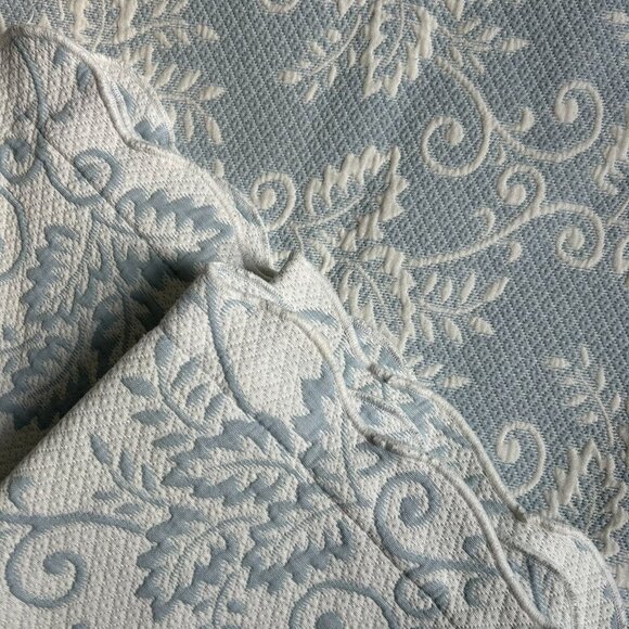 MARTHA STEWART Vintage Matelasse Coverlet and Pillow Shams. Full/Double - Picture 3 of 3